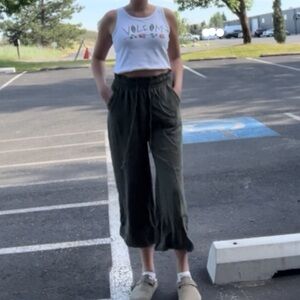 The Leanna Cropped Linen Pant in Forest Green Size L